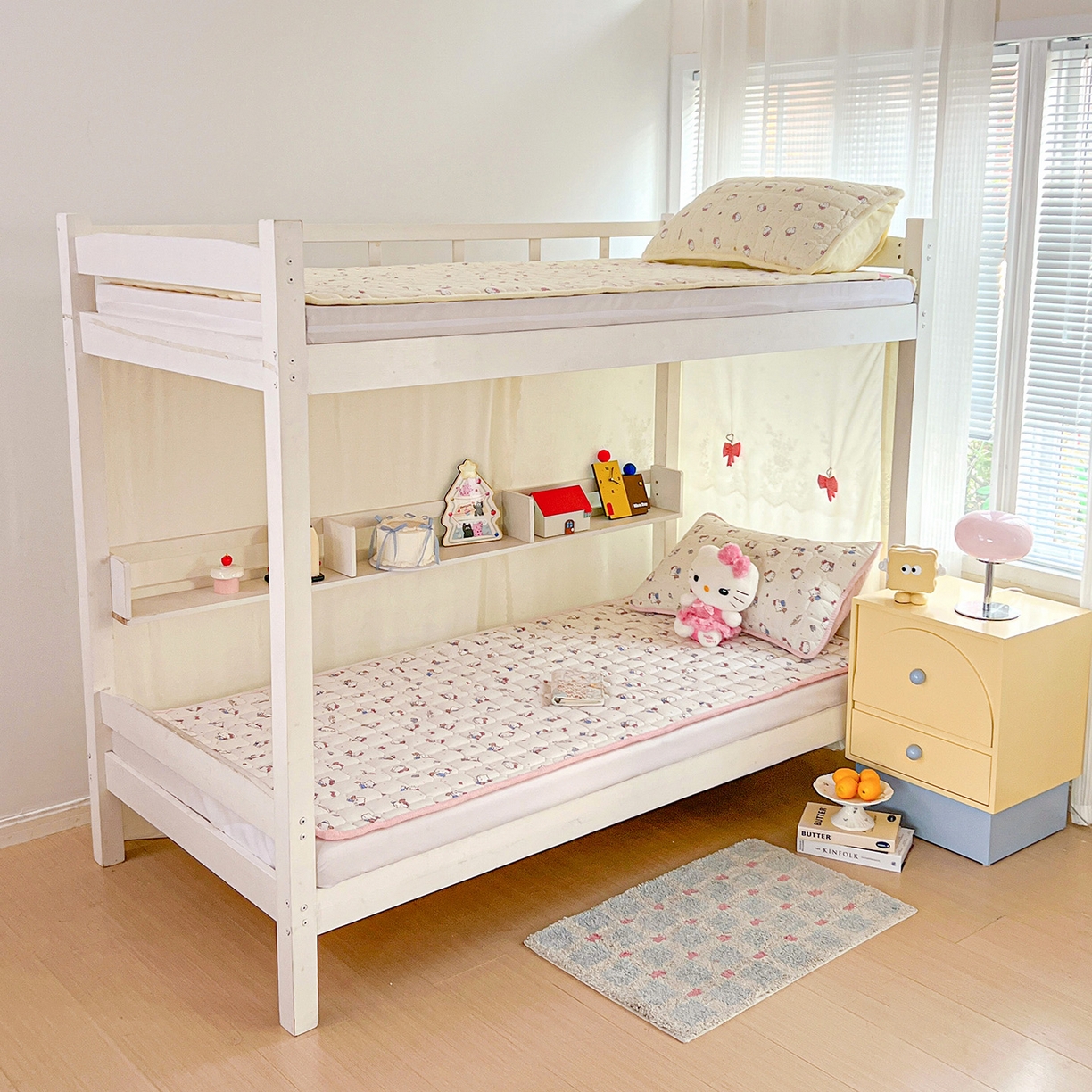 91家纺网 家纺一手货源 找家纺 星禾优选 2025新款三丽鸥云感双层纱牛奶绒夹棉床垫平铺款 平铺款-凯蒂与熊