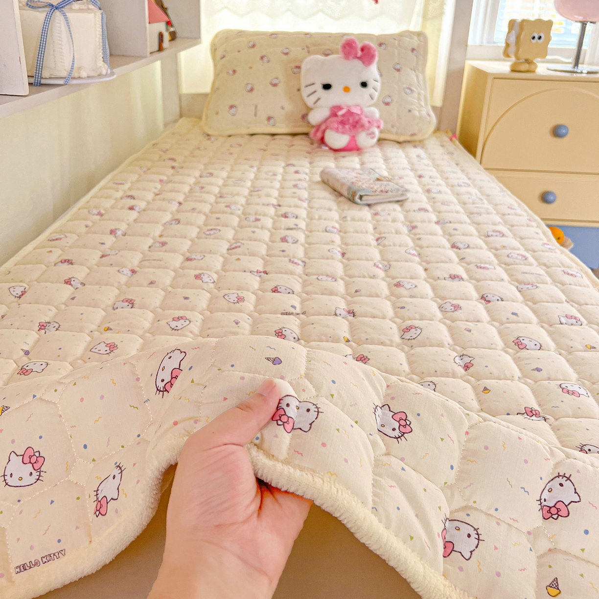 星禾优选 2025新款三丽鸥云感双层纱牛奶绒夹棉床垫平铺款 平铺款-彩带凯蒂