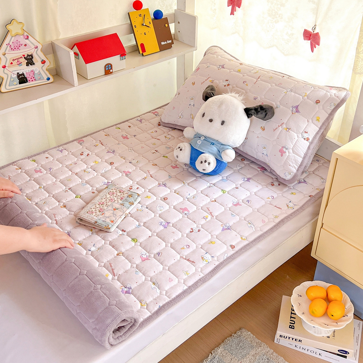 91家纺网 家纺一手货源 找家纺 星禾优选 2025新款三丽鸥云感双层纱牛奶绒夹棉床垫平铺款 平铺款-丽鸥星球