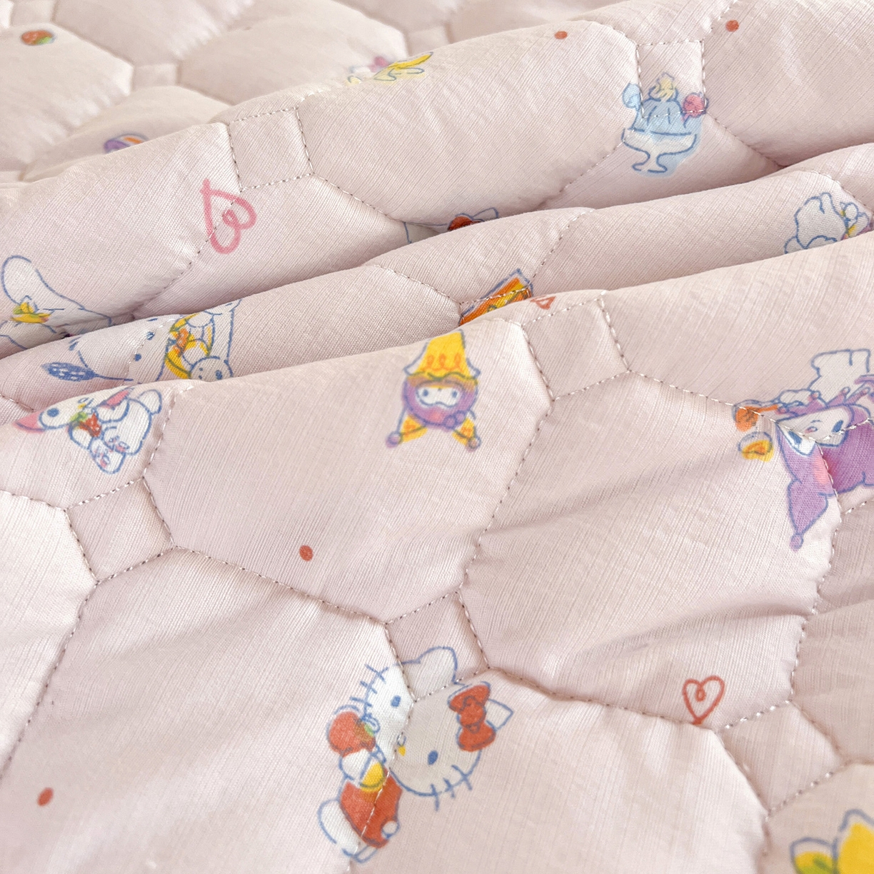 91家纺网 家纺一手货源 找家纺 星禾优选 2025新款三丽鸥云感双层纱牛奶绒夹棉床垫平铺款 平铺款-丽鸥星球