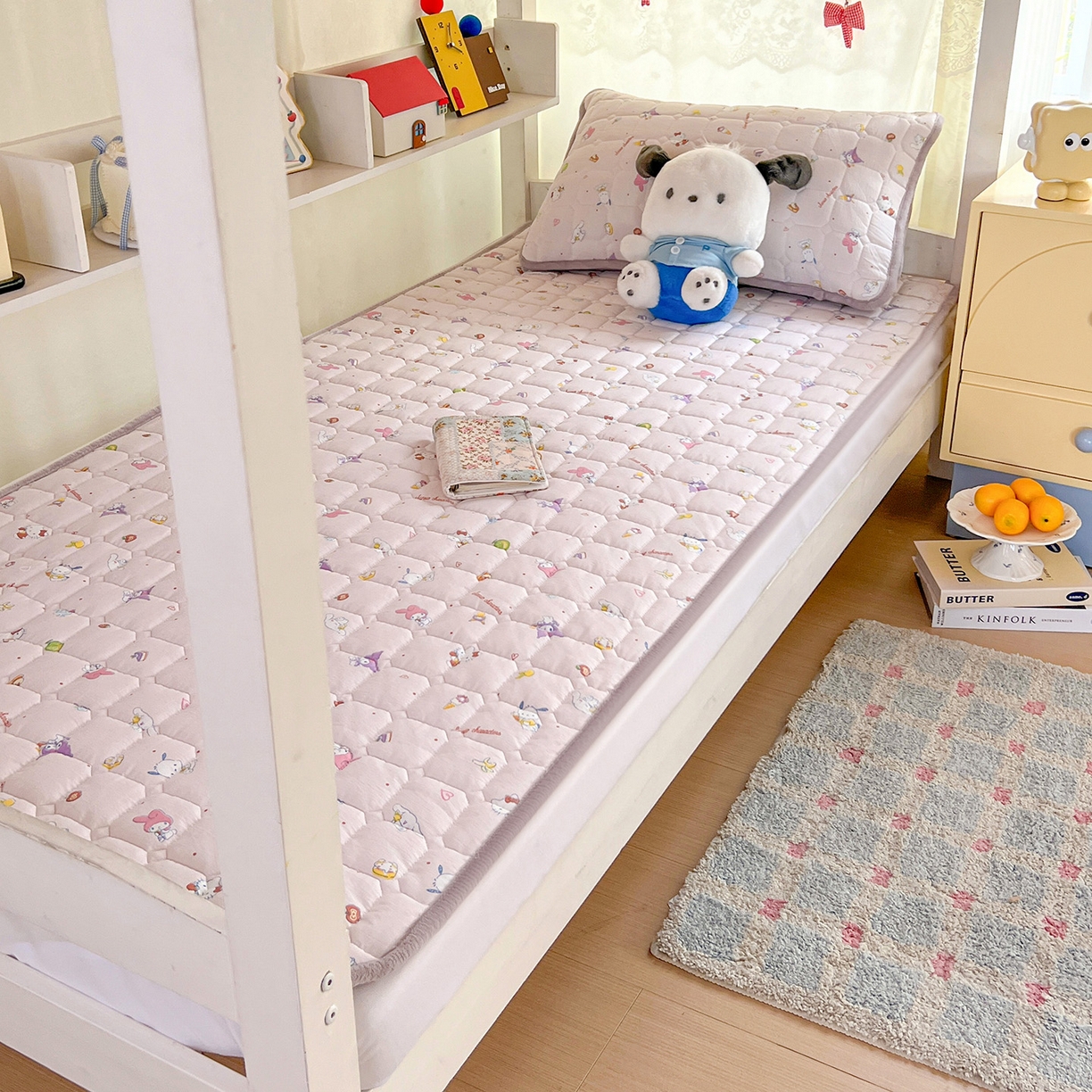 91家纺网 家纺一手货源 找家纺 星禾优选 2025新款三丽鸥云感双层纱牛奶绒夹棉床垫平铺款 平铺款-丽鸥星球