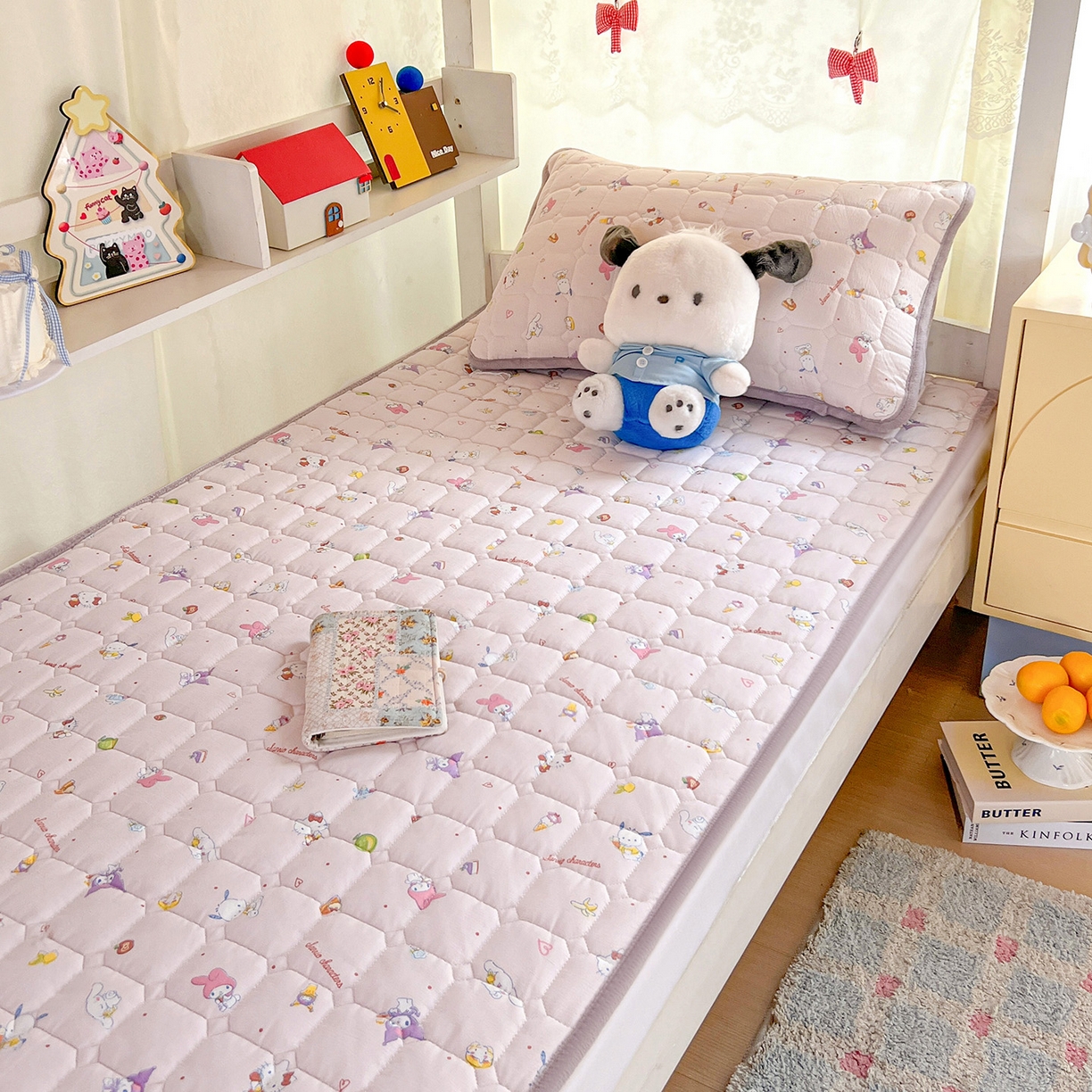 91家纺网 家纺一手货源 找家纺 星禾优选 2025新款三丽鸥云感双层纱牛奶绒夹棉床垫平铺款 平铺款-丽鸥星球