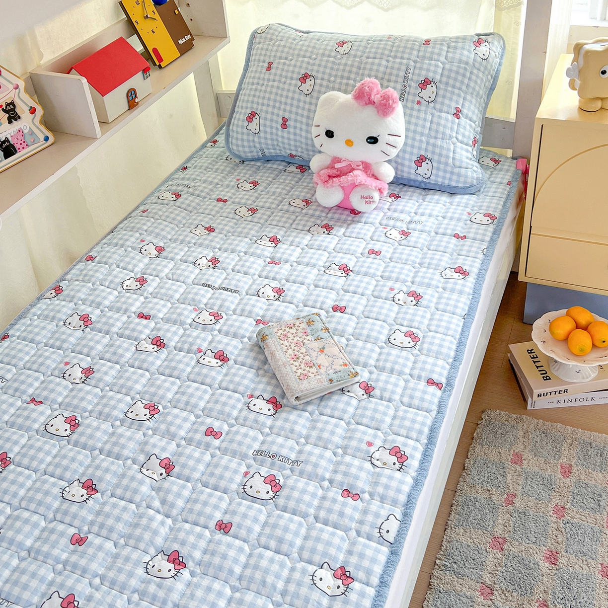 91家纺网 家纺一手货源 找家纺 星禾优选 2025新款三丽鸥云感双层纱牛奶绒夹棉床垫平铺款 平铺款-胡须蓝kt