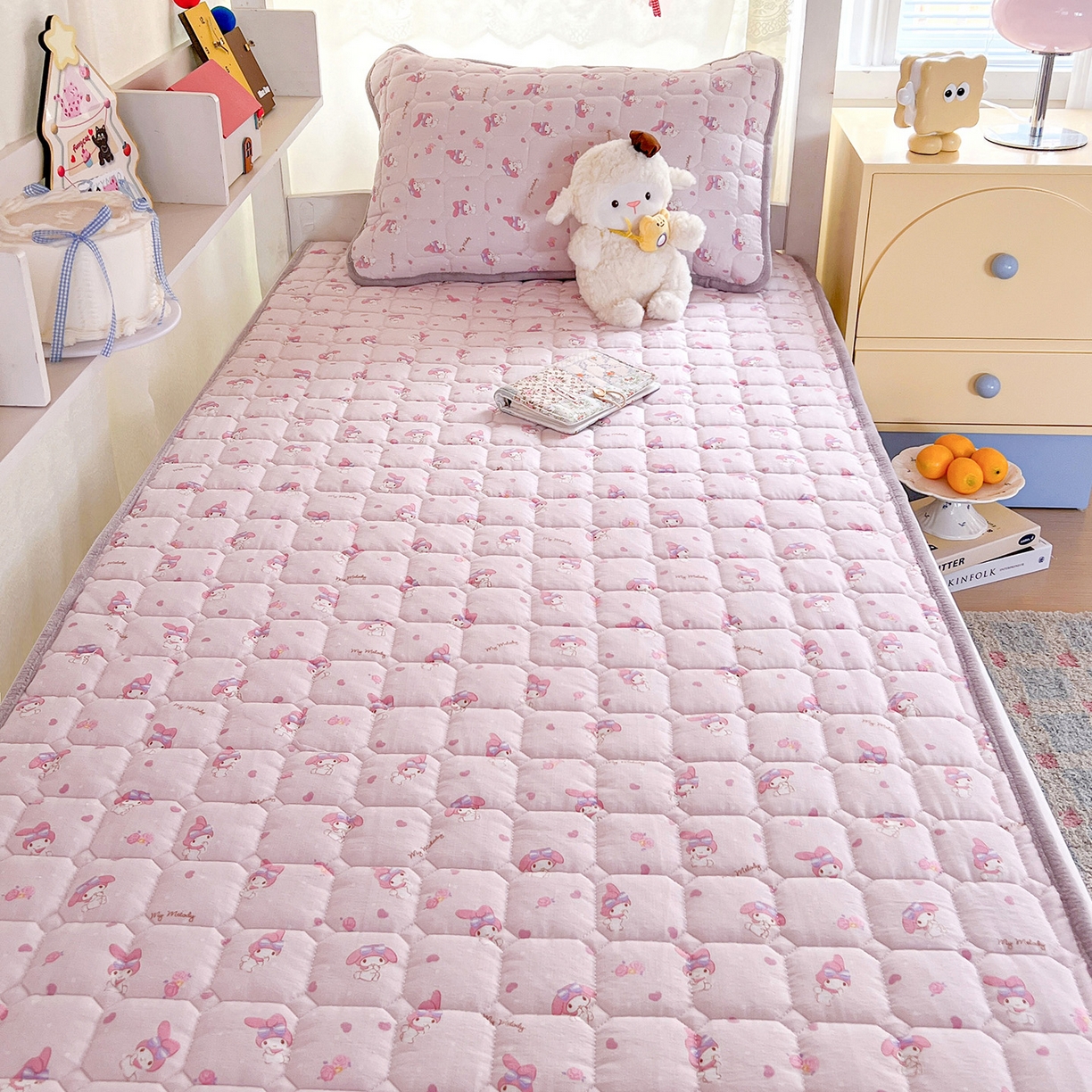 91家纺网 家纺一手货源 找家纺 星禾优选 2025新款三丽鸥云感双层纱牛奶绒夹棉床垫平铺款 平铺款-糯叽美乐蒂