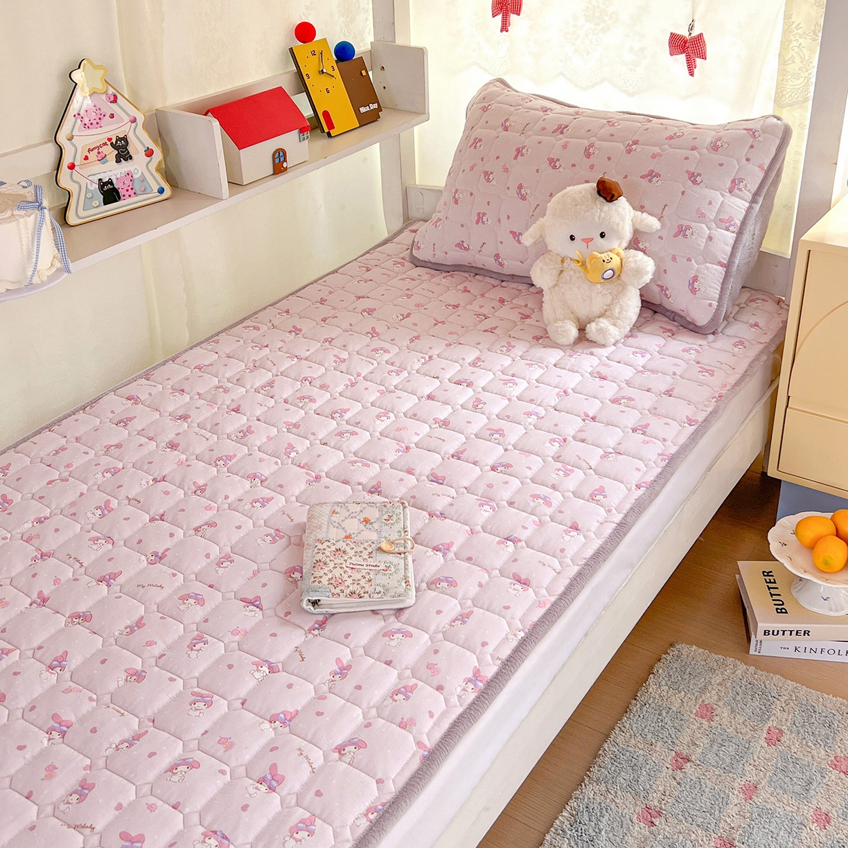 91家纺网 家纺一手货源 找家纺 星禾优选 2025新款三丽鸥云感双层纱牛奶绒夹棉床垫平铺款 平铺款-糯叽美乐蒂