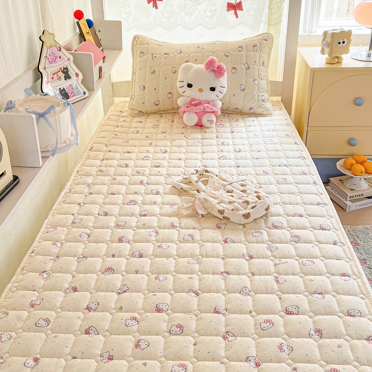 91家纺网 家纺一手货源 找家纺 星禾优选 2025新款三丽鸥云感双层纱夹棉床笠系列 床笠款-彩带凯蒂