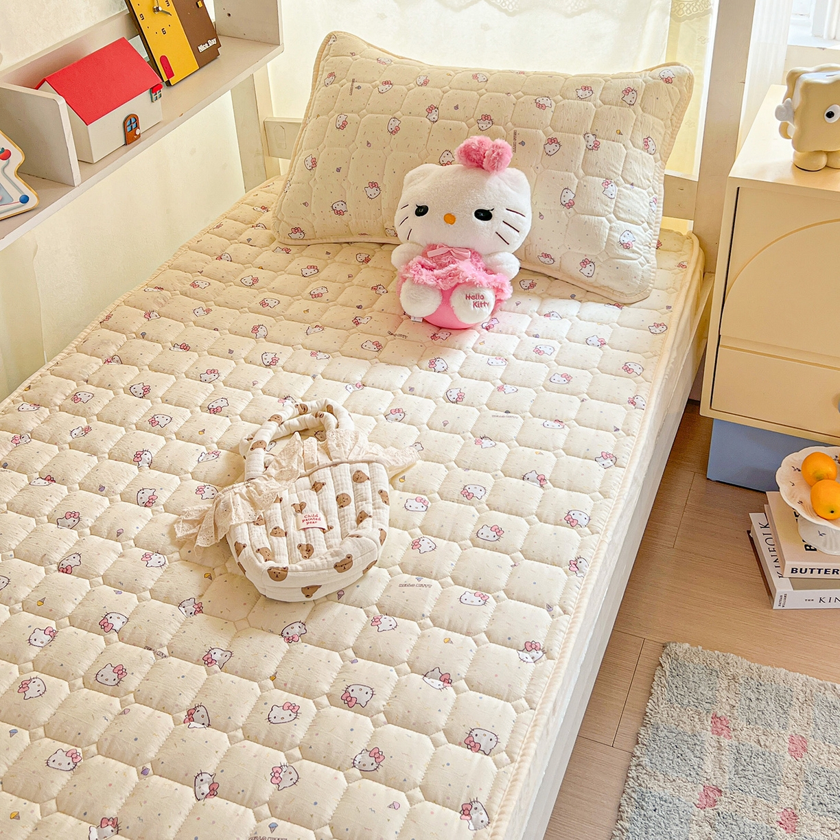 91家纺网 家纺一手货源 找家纺 星禾优选 2025新款三丽鸥云感双层纱夹棉床笠系列 床笠款-彩带凯蒂