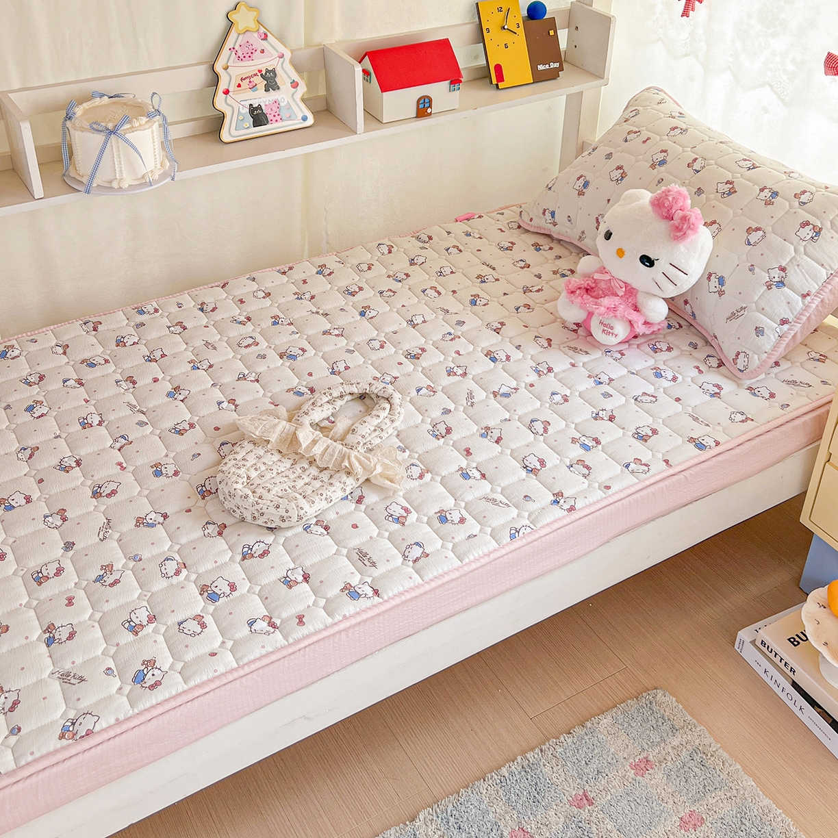 91家纺网 家纺一手货源 找家纺 星禾优选 2025新款三丽鸥云感双层纱夹棉床笠系列 床笠款-凯蒂与熊