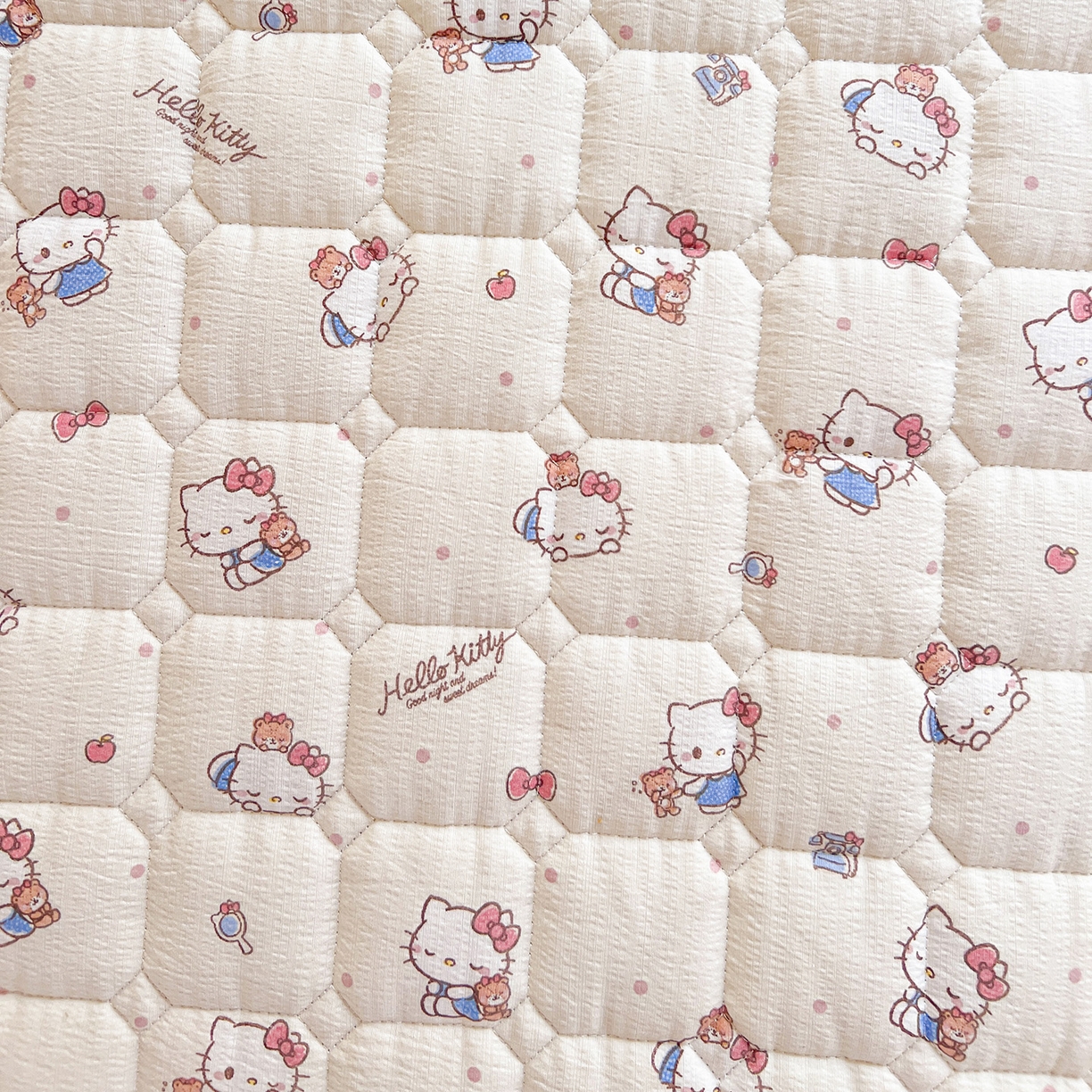 91家纺网 家纺一手货源 找家纺 星禾优选 2025新款三丽鸥云感双层纱夹棉床笠系列 床笠款-凯蒂与熊