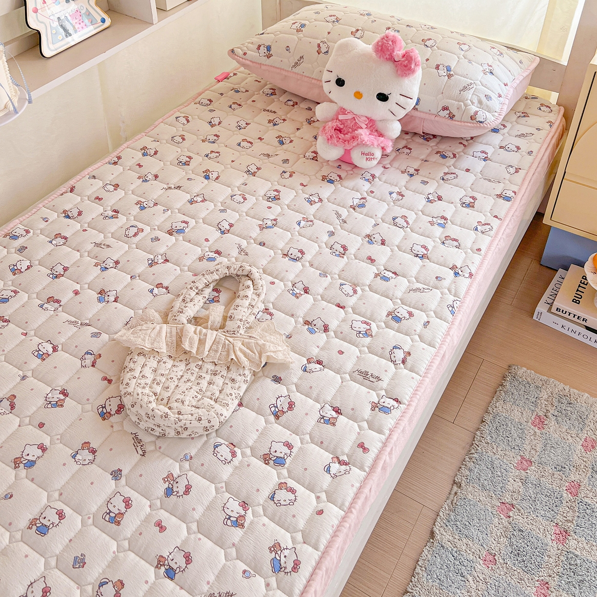 91家纺网 家纺一手货源 找家纺 星禾优选 2025新款三丽鸥云感双层纱夹棉床笠系列 床笠款-凯蒂与熊