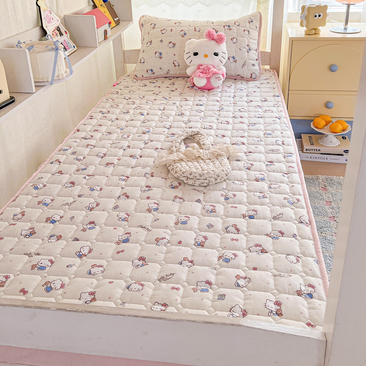 91家纺网 家纺一手货源 找家纺 星禾优选 2025新款三丽鸥云感双层纱夹棉床笠系列 床笠款-凯蒂与熊