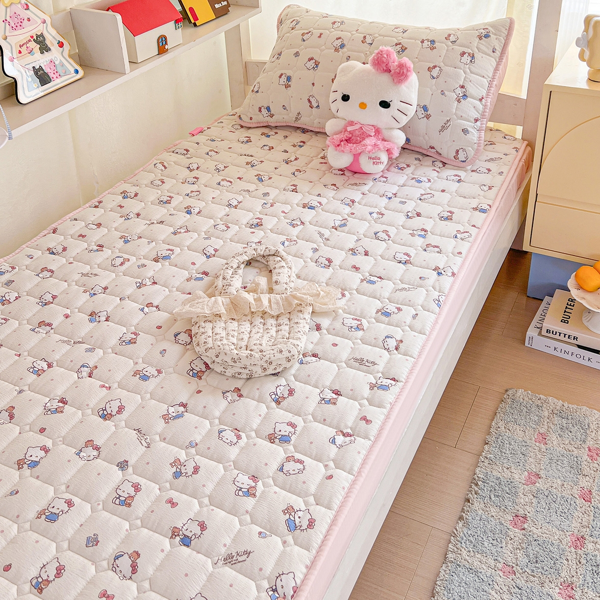 91家纺网 家纺一手货源 找家纺 星禾优选 2025新款三丽鸥云感双层纱夹棉床笠系列 床笠款-凯蒂与熊