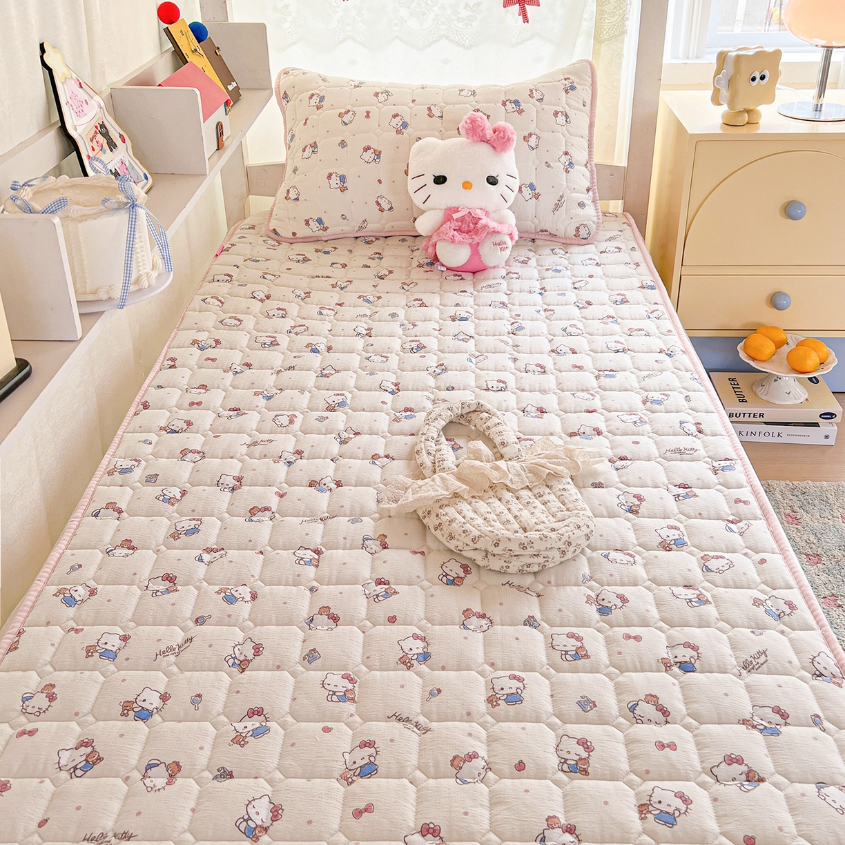 91家纺网 家纺一手货源 找家纺 星禾优选 2025新款三丽鸥云感双层纱夹棉床笠系列 床笠款-凯蒂与熊