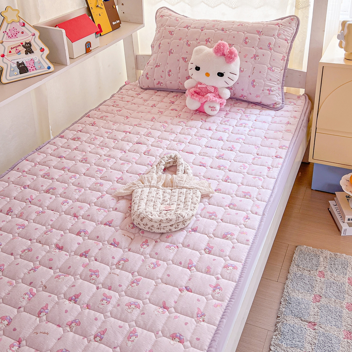 91家纺网 家纺一手货源 找家纺 星禾优选 2025新款三丽鸥云感双层纱夹棉床笠系列 床笠款-糯叽美乐蒂