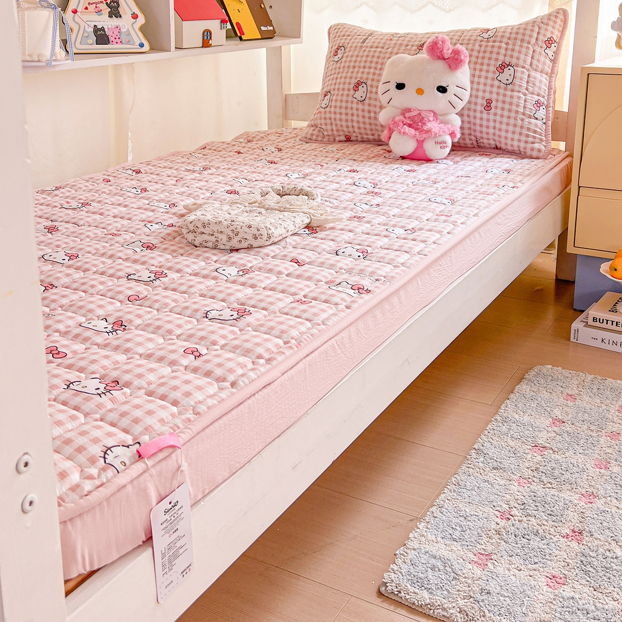 91家纺网 家纺一手货源 找家纺 星禾优选 2025新款三丽鸥云感双层纱夹棉床笠系列 床笠款-胡须粉kt