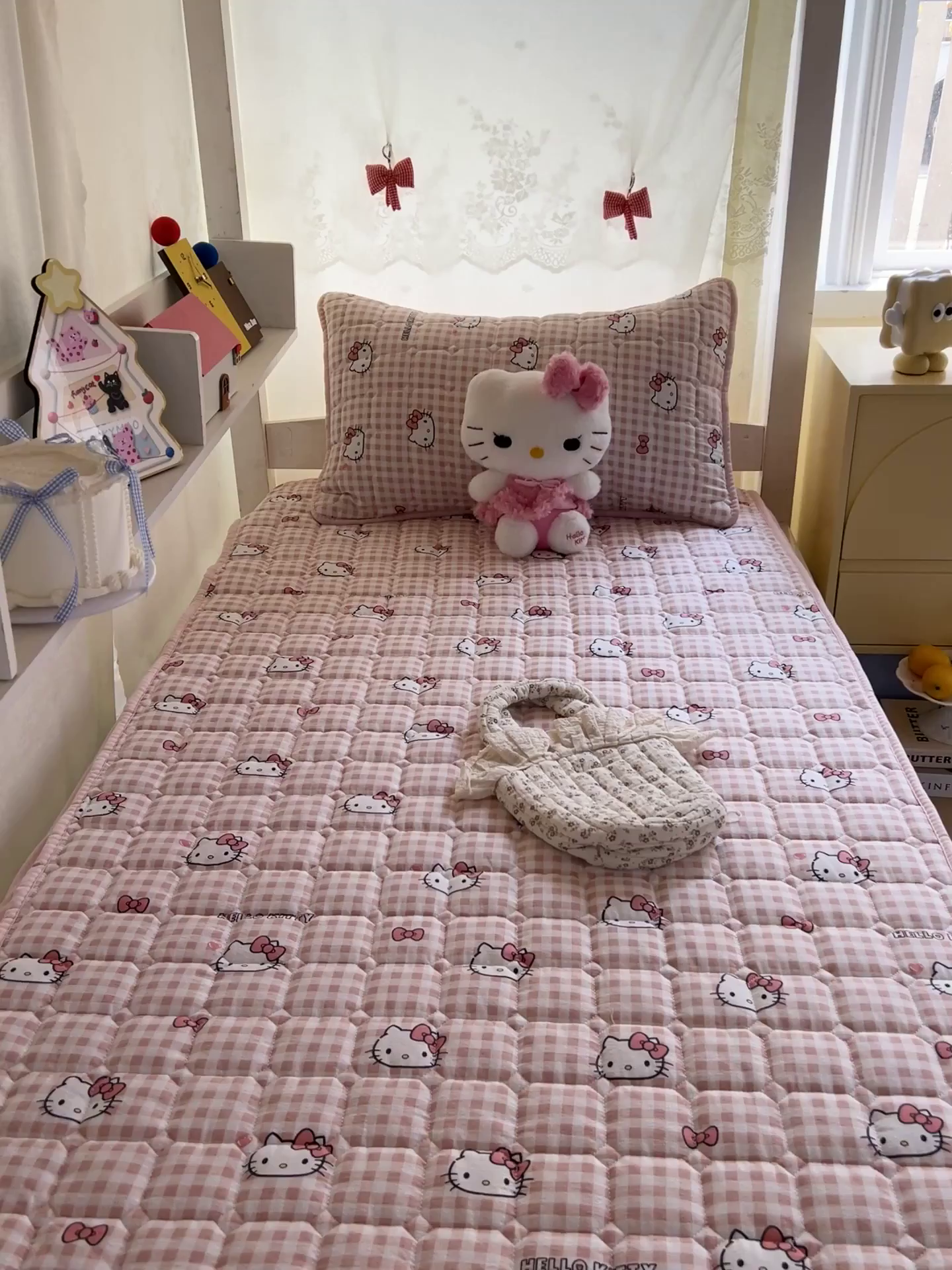 91家纺网 家纺一手货源 找家纺 星禾优选 2025新款三丽鸥云感双层纱夹棉床笠系列 床笠款-胡须粉kt