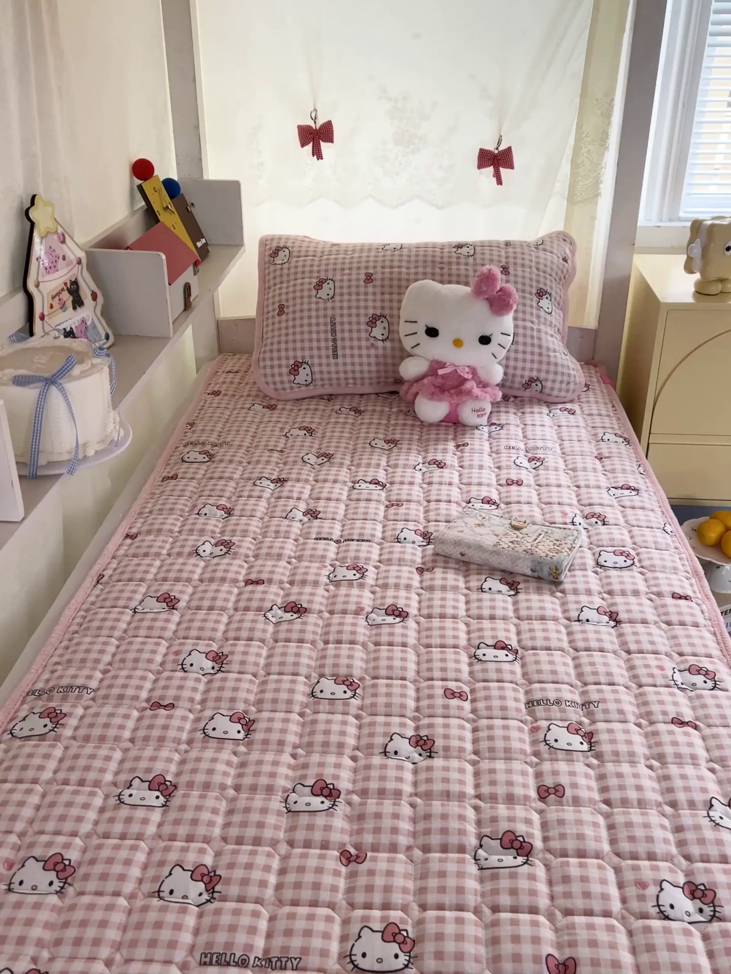 91家纺网 家纺一手货源 找家纺 星禾优选 2025新款三丽鸥云感双层纱牛奶绒夹棉床垫平铺款 平铺款-胡须粉kt