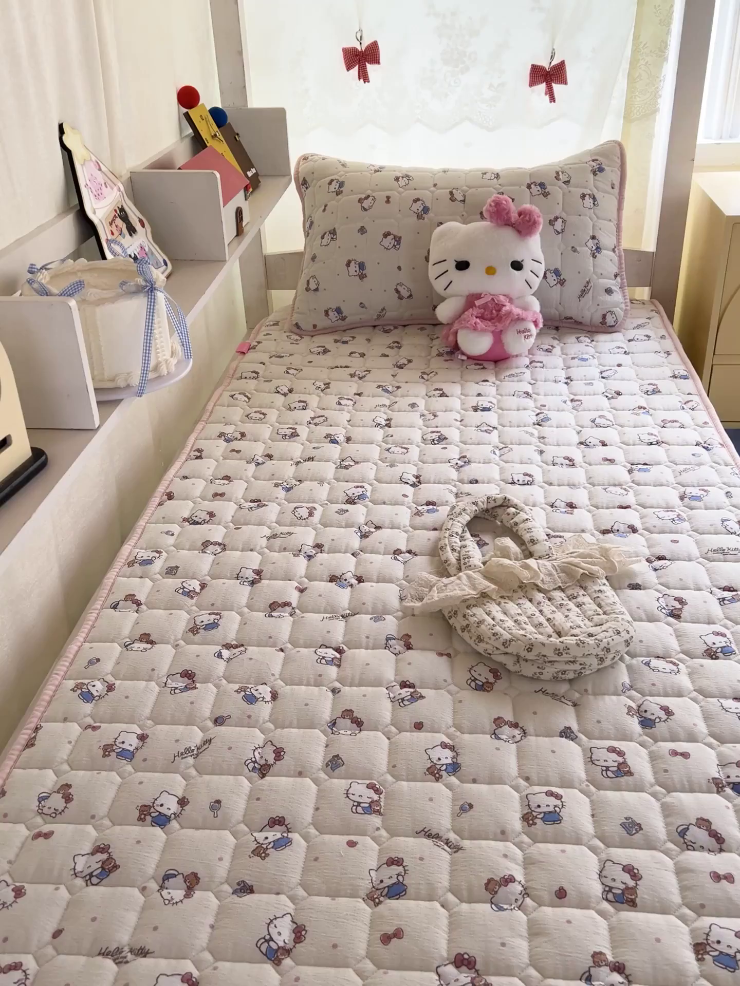 91家纺网 家纺一手货源 找家纺 星禾优选 2025新款三丽鸥云感双层纱夹棉床笠系列 床笠款-凯蒂与熊