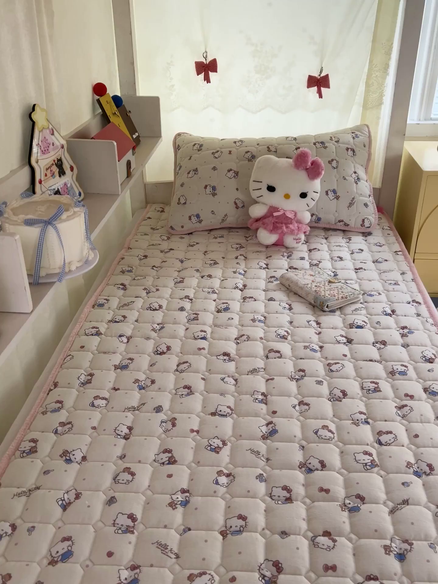 91家纺网 家纺一手货源 找家纺 星禾优选 2025新款三丽鸥云感双层纱牛奶绒夹棉床垫平铺款 平铺款-凯蒂与熊