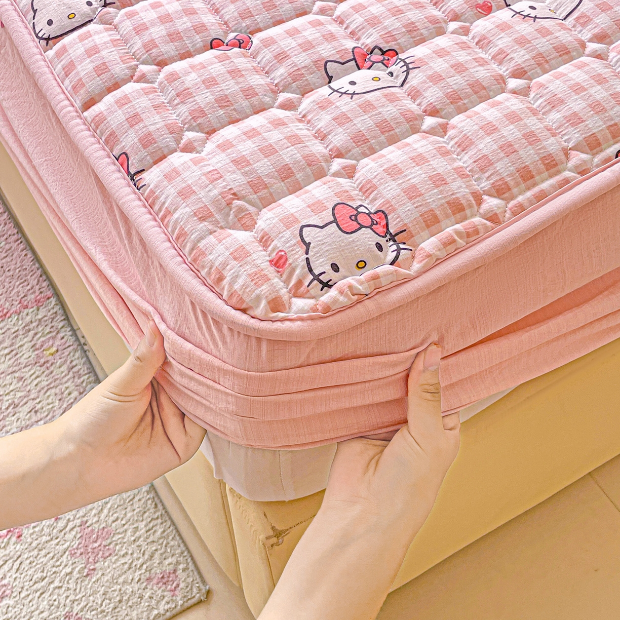 91家纺网 家纺一手货源 找家纺 星禾优选 2025新款三丽鸥云感双层纱夹棉床笠系列-大床款 床笠款-胡须粉kt