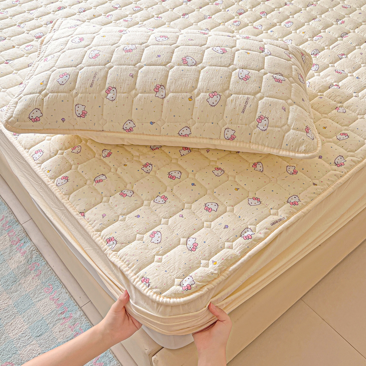 91家纺网 家纺一手货源 找家纺 星禾优选 2025新款三丽鸥云感双层纱夹棉床笠系列-大床款 床笠款-彩带凯蒂