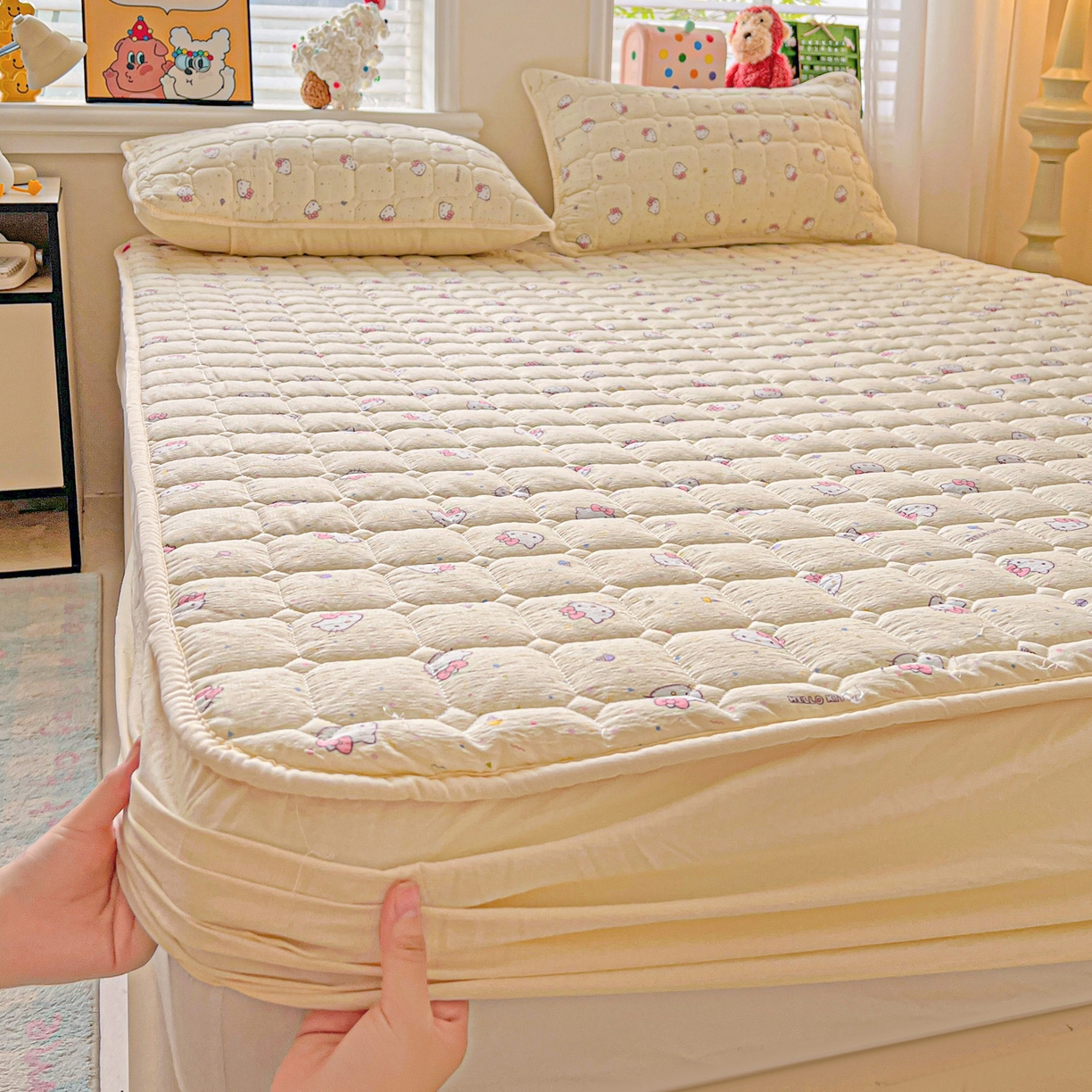 91家纺网 家纺一手货源 找家纺 星禾优选 2025新款三丽鸥云感双层纱夹棉床笠系列-大床款 床笠款-彩带凯蒂