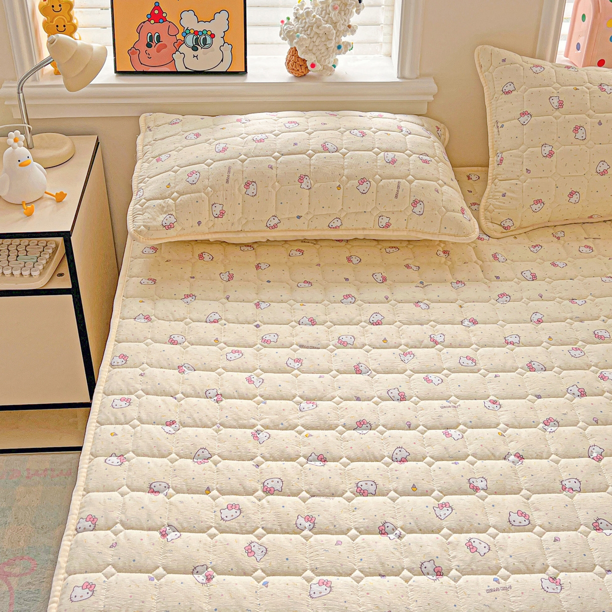 91家纺网 家纺一手货源 找家纺 星禾优选 2025新款三丽鸥云感双层纱夹棉床笠系列-大床款 床笠款-彩带凯蒂