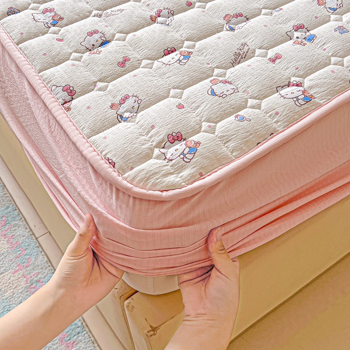 91家纺网 家纺一手货源 找家纺 星禾优选 2025新款三丽鸥云感双层纱夹棉床笠系列-大床款 床笠款-凯蒂与熊