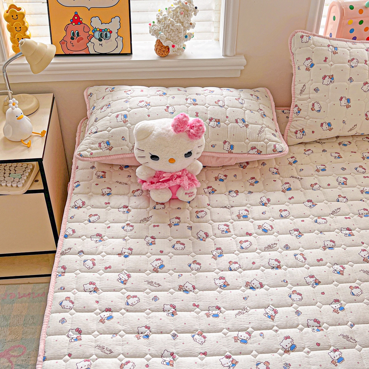 91家纺网 家纺一手货源 找家纺 星禾优选 2025新款三丽鸥云感双层纱夹棉床笠系列-大床款 床笠款-凯蒂与熊