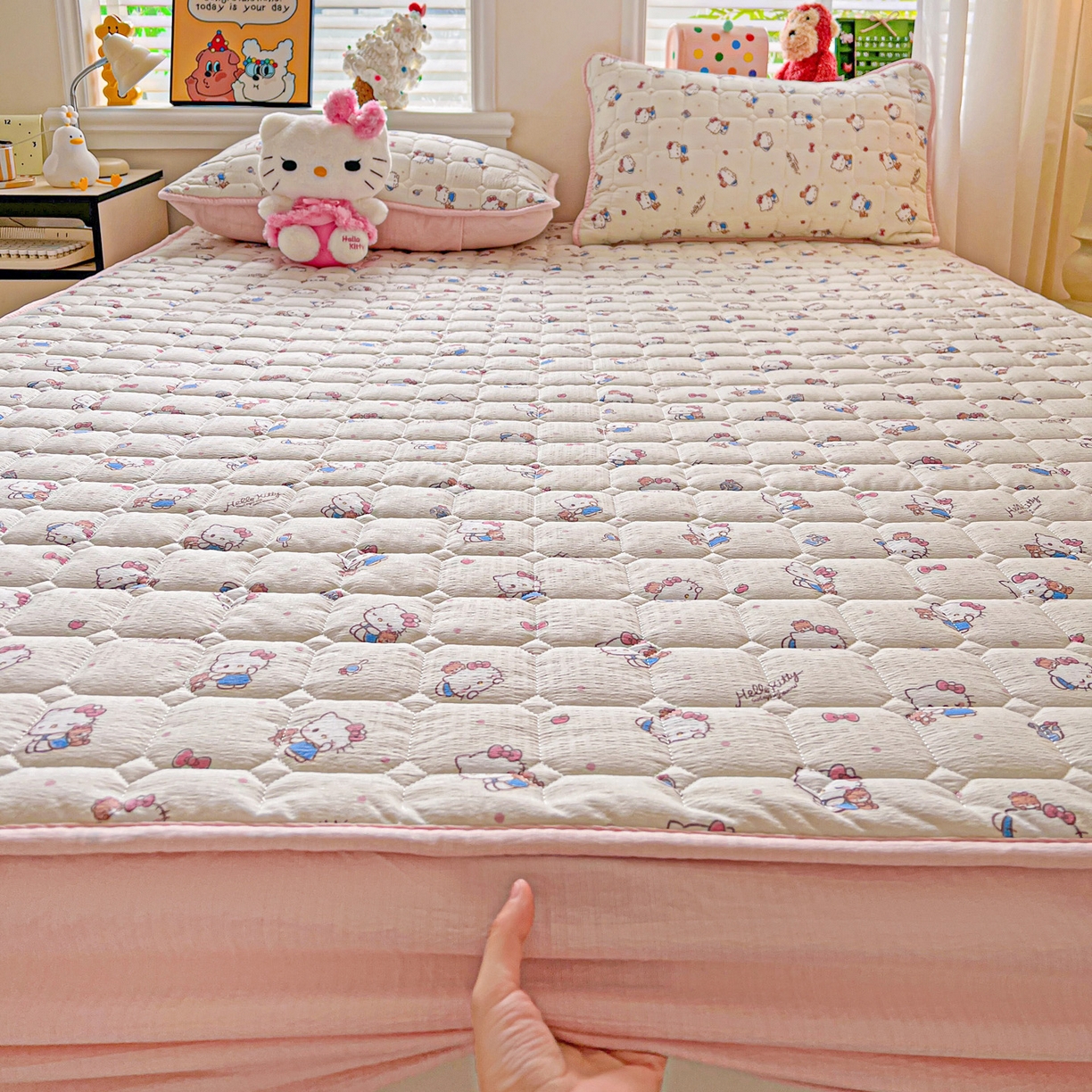 91家纺网 家纺一手货源 找家纺 星禾优选 2025新款三丽鸥云感双层纱夹棉床笠系列-大床款 床笠款-凯蒂与熊