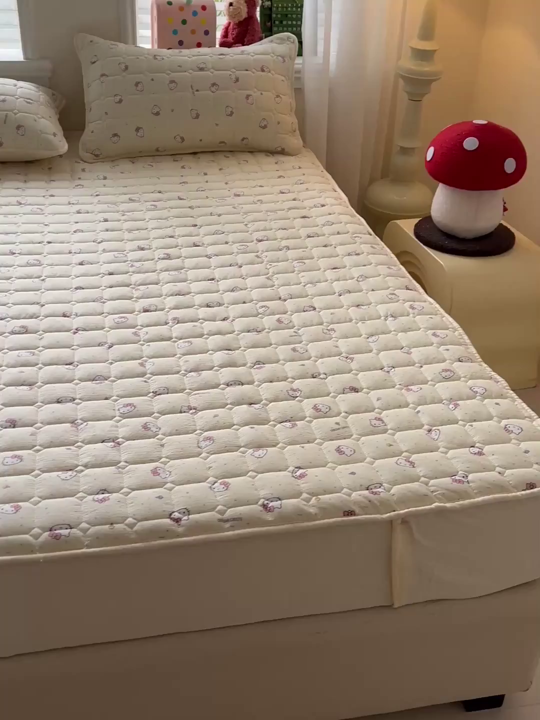 91家纺网 家纺一手货源 找家纺 星禾优选 2025新款三丽鸥云感双层纱夹棉床笠系列-大床款 床笠款-彩带凯蒂