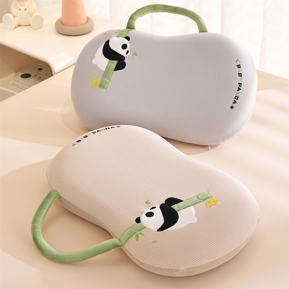 91家纺网 家纺一手货源 找家纺 （总）蔻眠 暖绒节节高熊猫手提猫肚枕儿童记忆枕芯学生护颈椎枕头