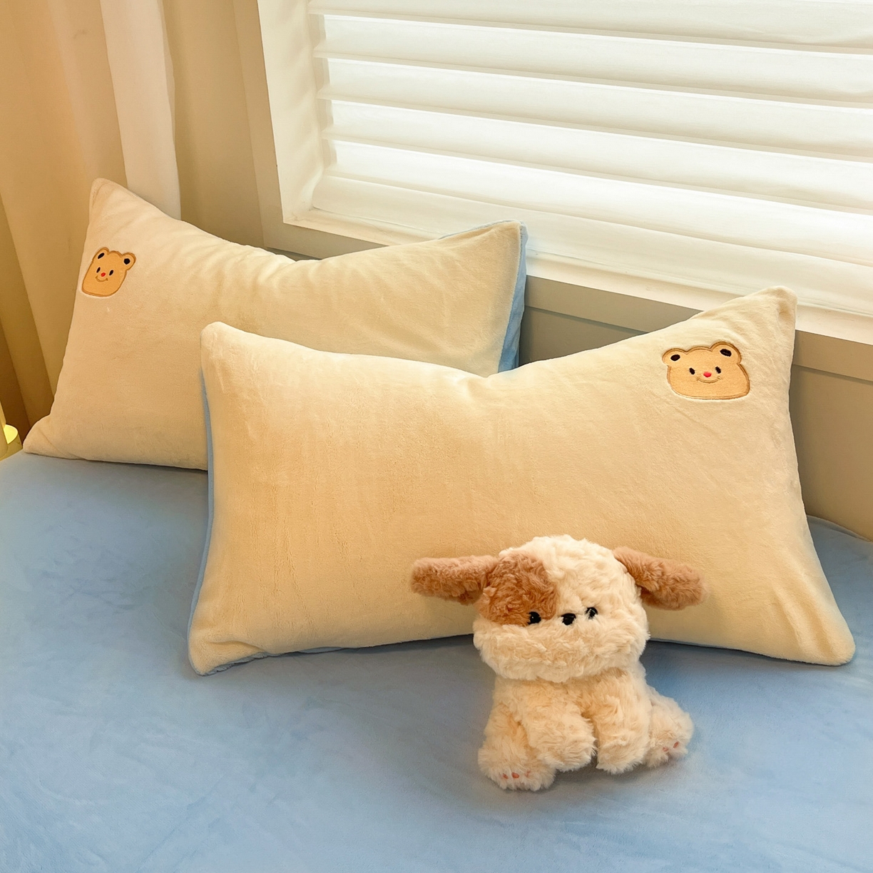 91家纺网 家纺一手货源 找家纺 如一 2025新款200克缸染高克重精绣牛奶绒四件套 绒-奶油熊-黄蓝