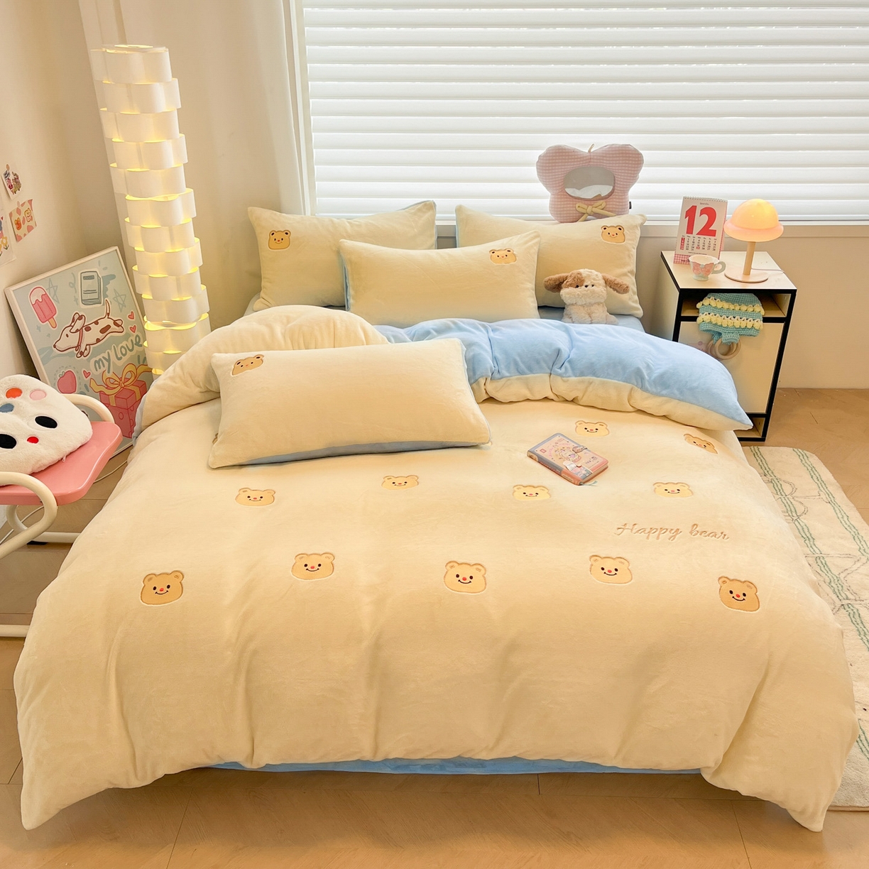 91家纺网 家纺一手货源 找家纺 如一 2025新款200克缸染高克重精绣牛奶绒四件套 绒-奶油熊-黄蓝