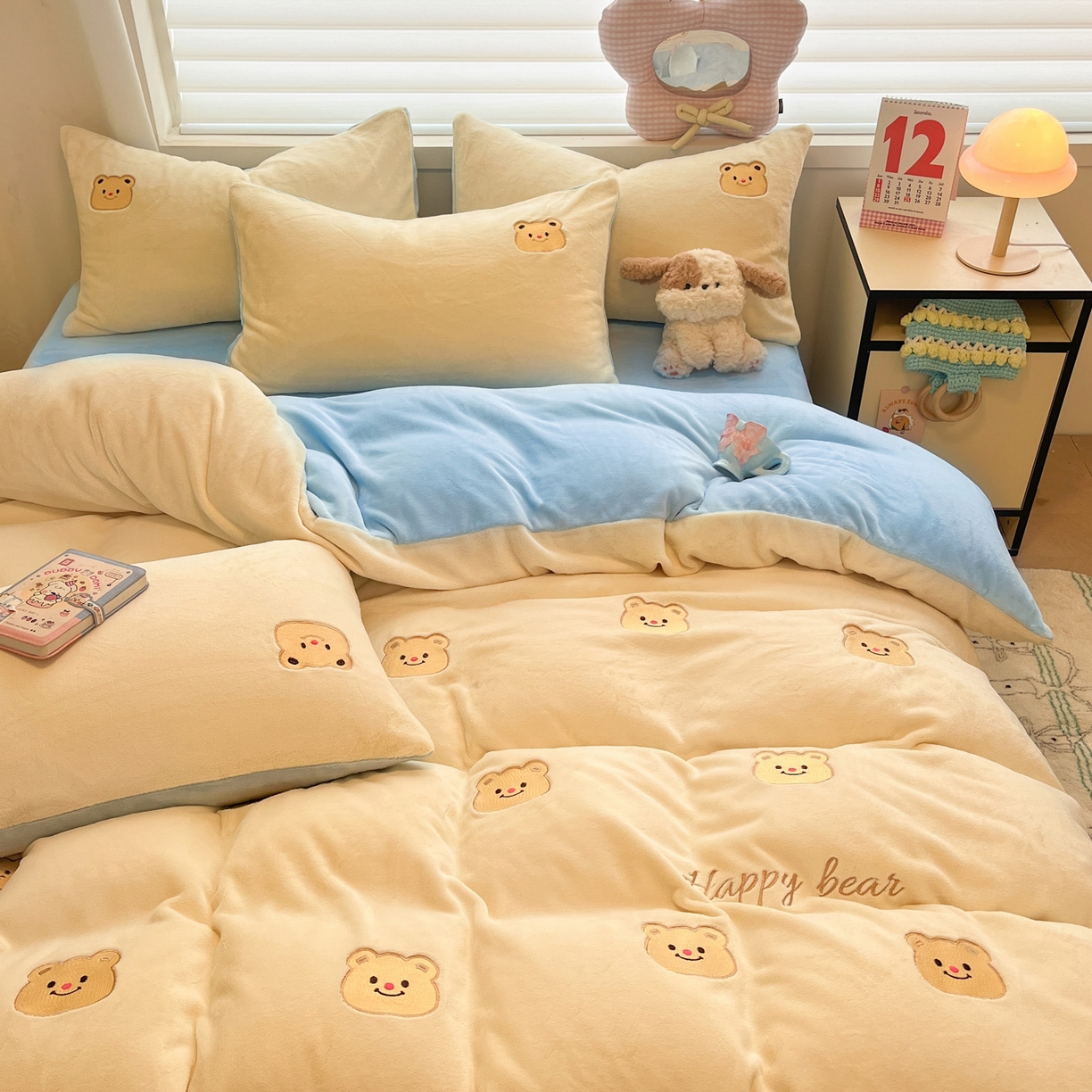 91家纺网 家纺一手货源 找家纺 如一 2025新款200克缸染高克重精绣牛奶绒四件套 绒-奶油熊-黄蓝