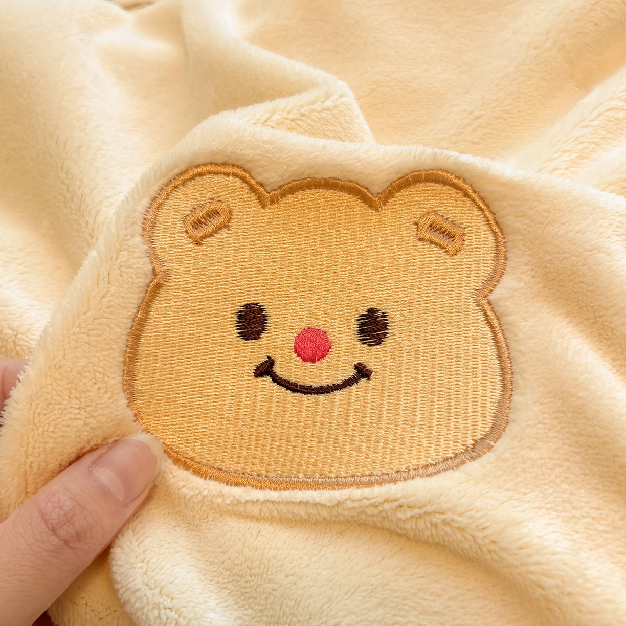 91家纺网 家纺一手货源 找家纺 如一 2025新款200克缸染高克重精绣牛奶绒四件套 绒-奶油熊-黄蓝