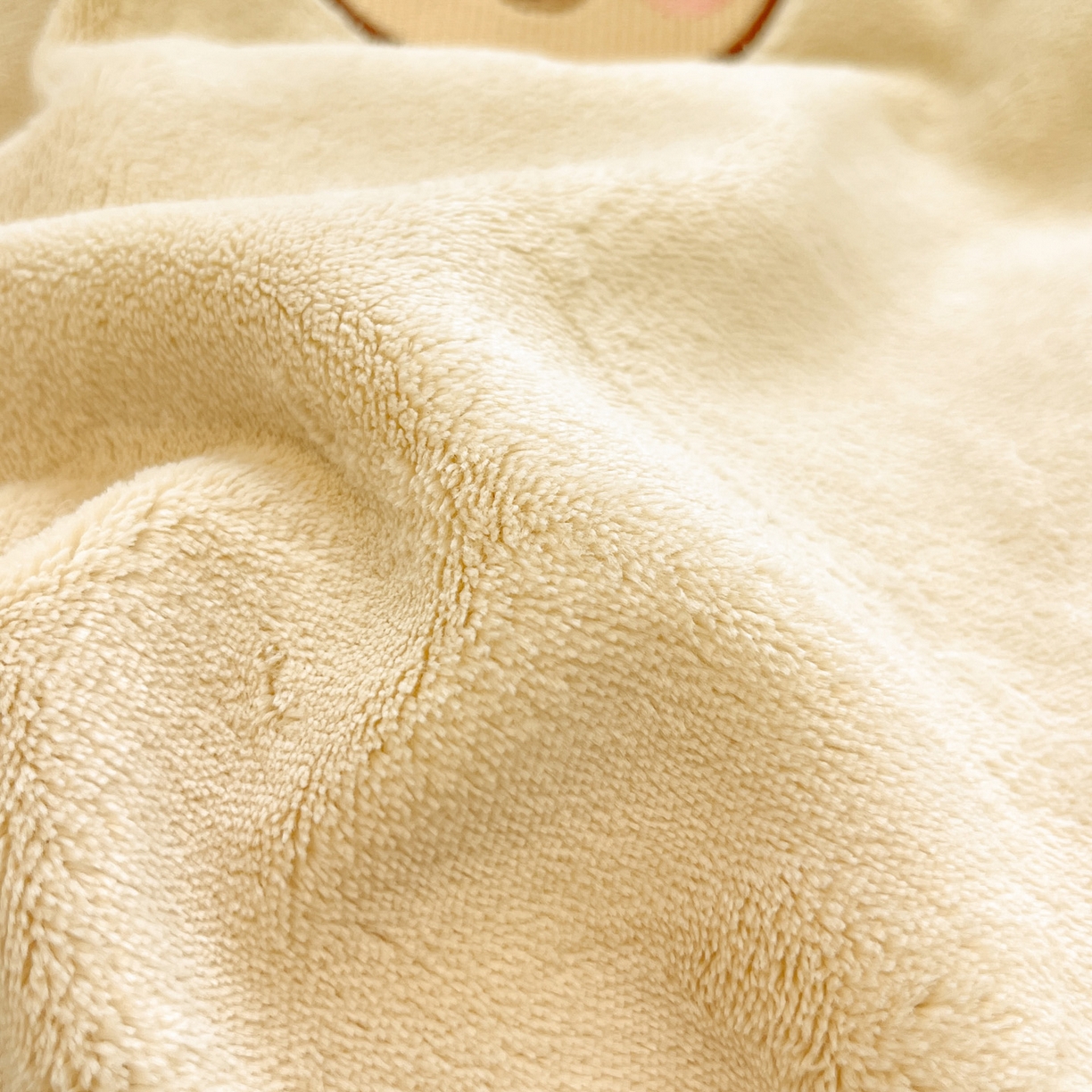 91家纺网 家纺一手货源 找家纺 如一 2025新款200克缸染高克重精绣牛奶绒四件套 绒-卡皮巴拉-杏灰