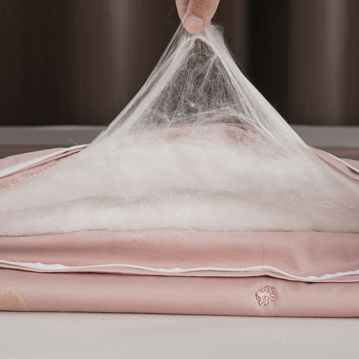 91家纺网 家纺一手货源 找家纺 蚕云阁蚕丝家居 2025新款舒适保暖被子被芯-比翼双飞 比翼双飞-粉色双宫桑蚕丝