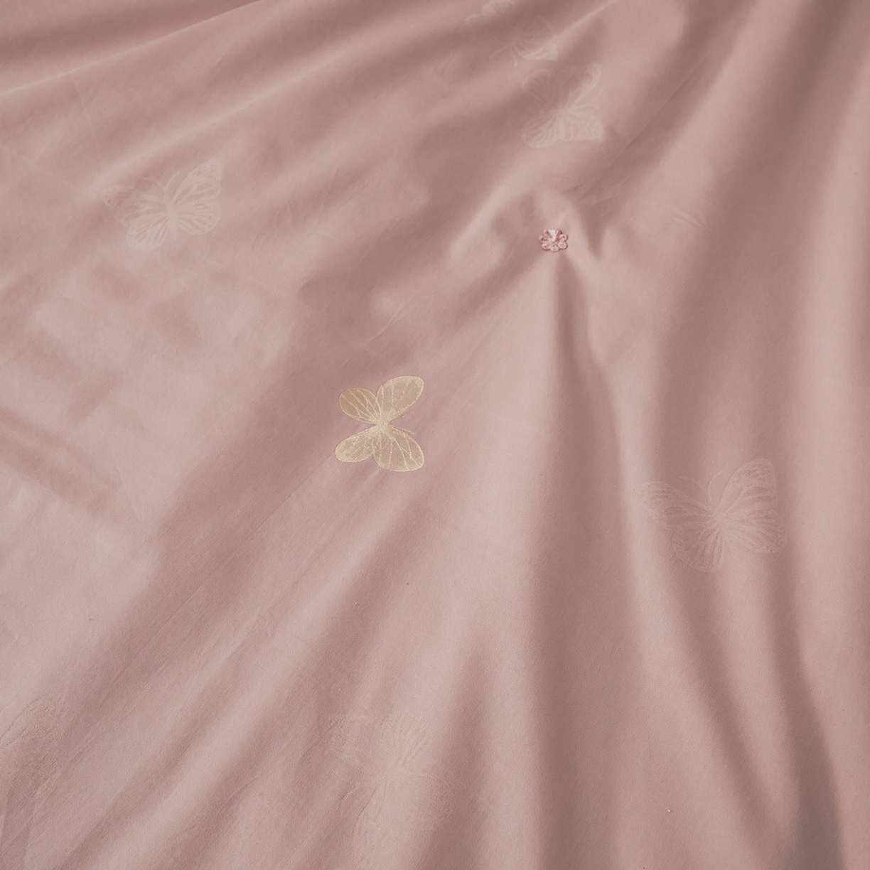 91家纺网 家纺一手货源 找家纺 蚕云阁蚕丝家居 2025新款舒适保暖被子被芯-比翼双飞 比翼双飞-粉色双宫桑蚕丝