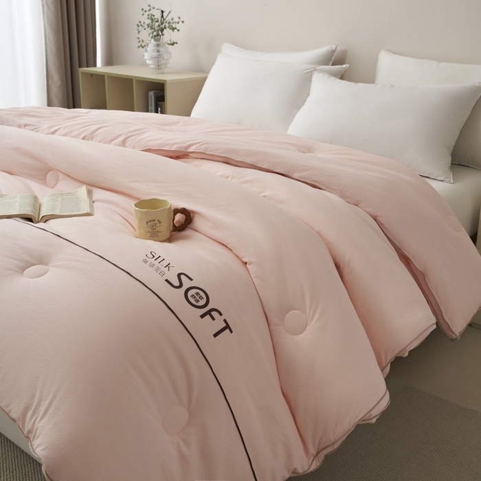 91家纺网 家纺一手货源 找家纺 蓝雀翎 2025新款木棉提花蚕蛹蛋白被子被芯 粉色