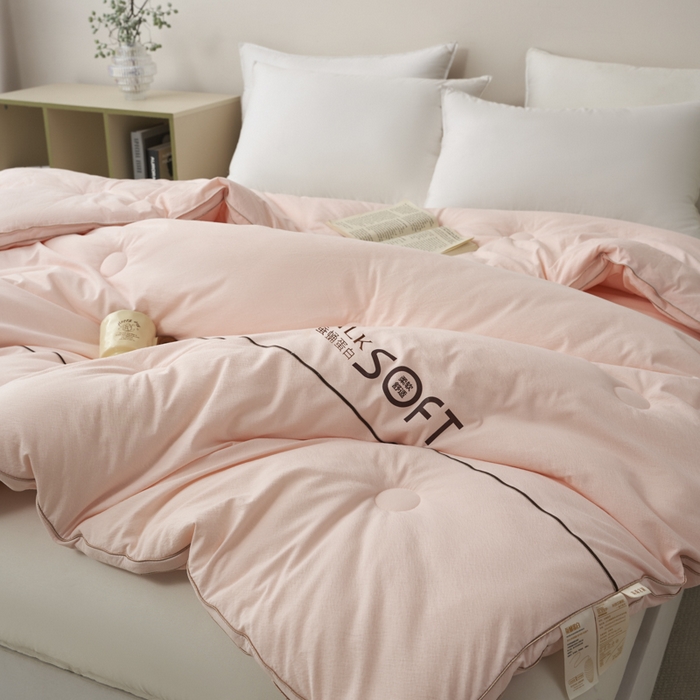 91家纺网 家纺一手货源 找家纺 蓝雀翎 2025新款木棉提花蚕蛹蛋白被子被芯 粉色