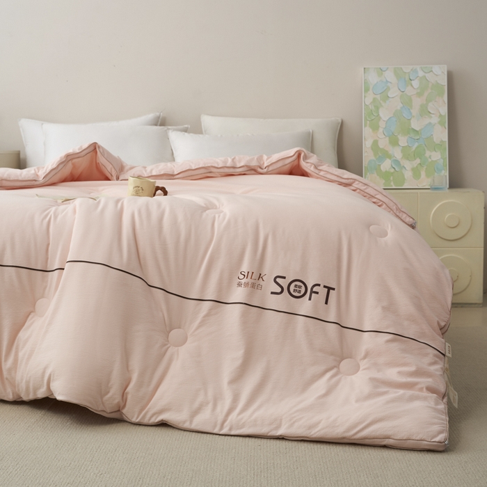 91家纺网 家纺一手货源 找家纺 蓝雀翎 2025新款木棉提花蚕蛹蛋白被子被芯 粉色