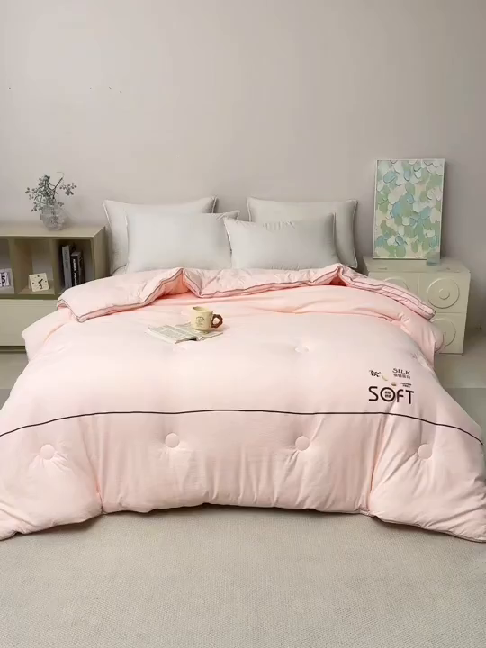 91家纺网 家纺一手货源 找家纺 蓝雀翎 2025新款木棉提花蚕蛹蛋白被子被芯 粉色