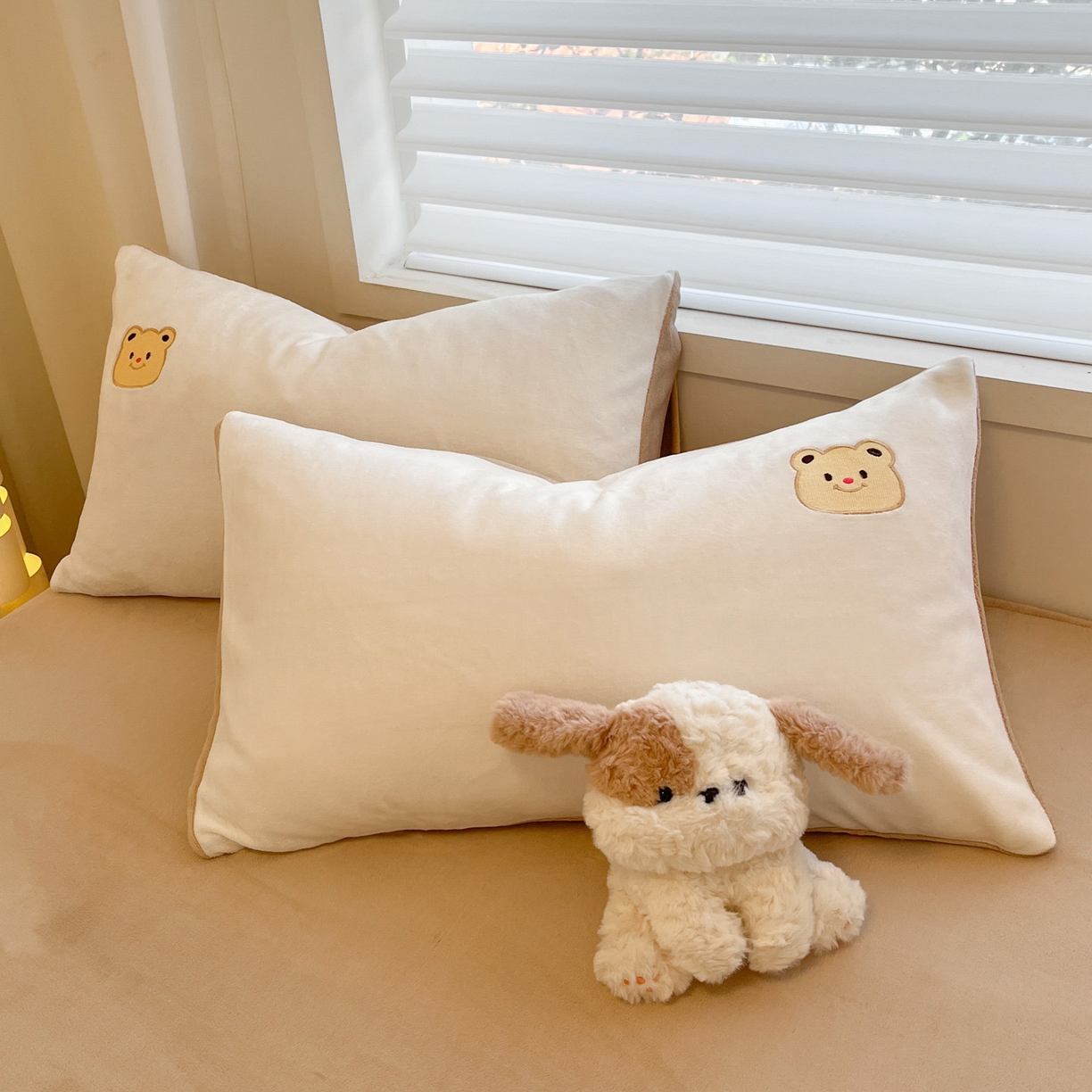 91家纺网 家纺一手货源 找家纺 如一 2025新款200克缸染高克重精绣牛奶绒四件套 绒-奶油熊-白咖