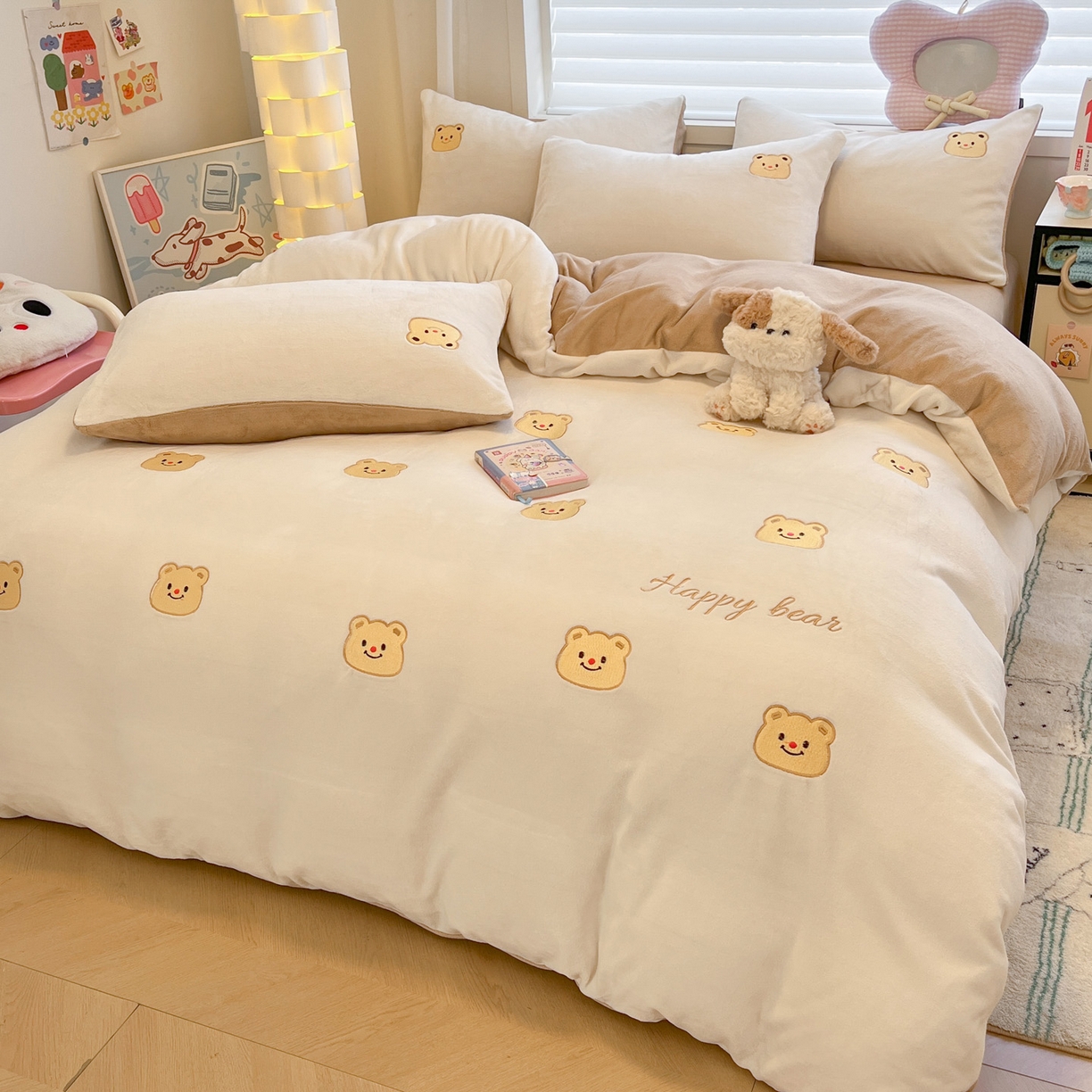 91家纺网 家纺一手货源 找家纺 如一 2025新款200克缸染高克重精绣牛奶绒四件套 绒-奶油熊-白咖