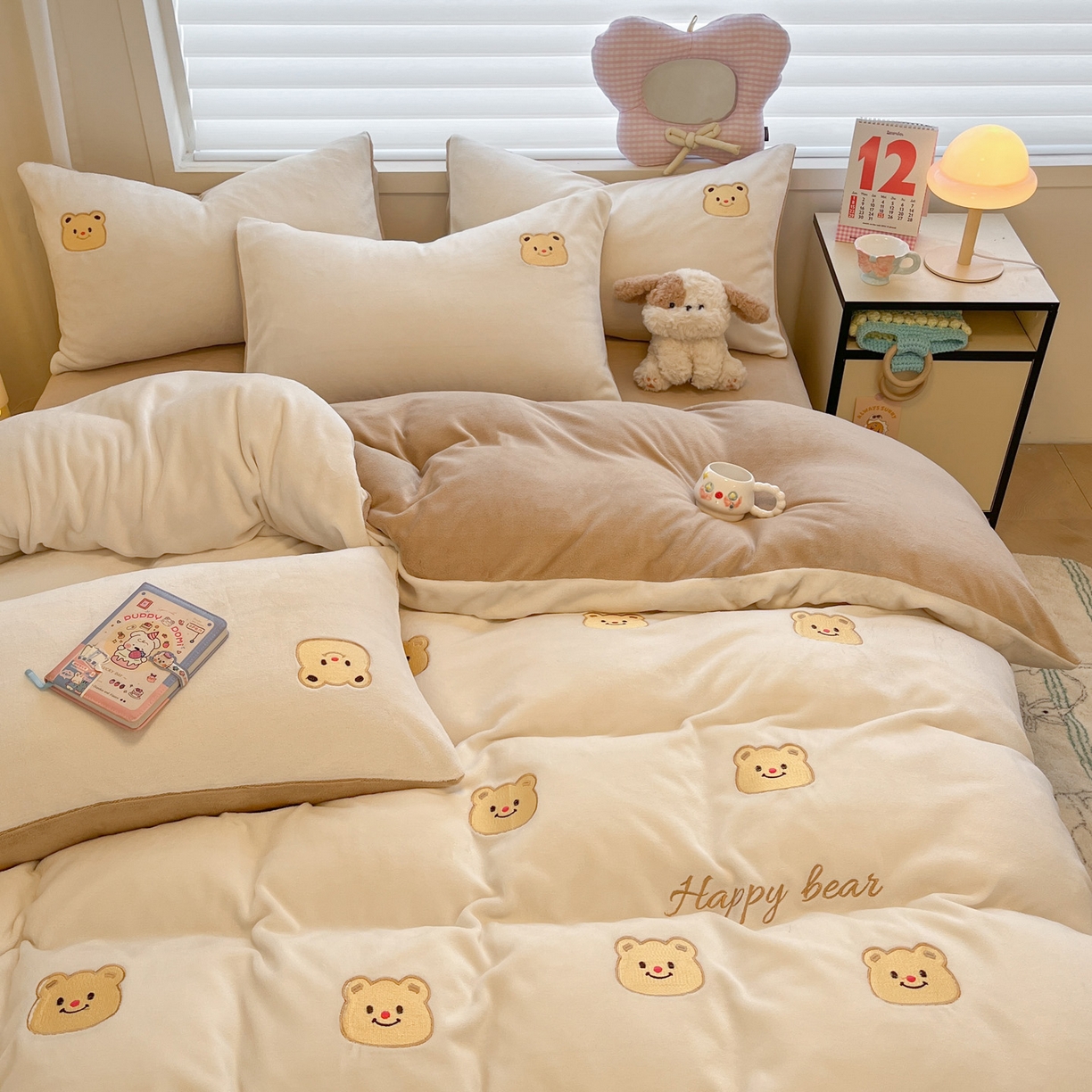 91家纺网 家纺一手货源 找家纺 如一 2025新款200克缸染高克重精绣牛奶绒四件套 绒-奶油熊-白咖