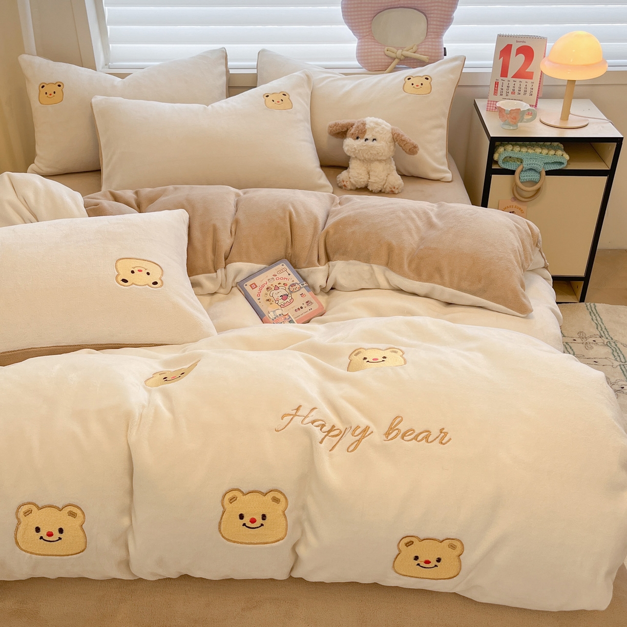 91家纺网 家纺一手货源 找家纺 如一 2025新款200克缸染高克重精绣牛奶绒四件套 绒-奶油熊-白咖