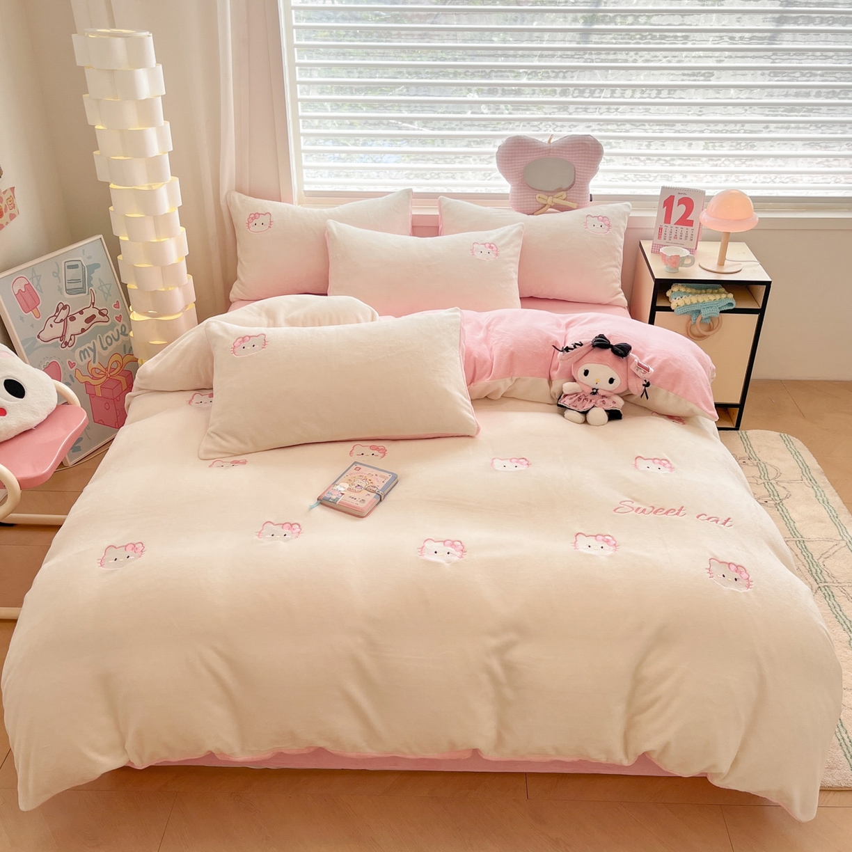 91家纺网 家纺一手货源 找家纺 如一 2025新款200克缸染高克重精绣牛奶绒四件套 绒-甜心猫-白粉