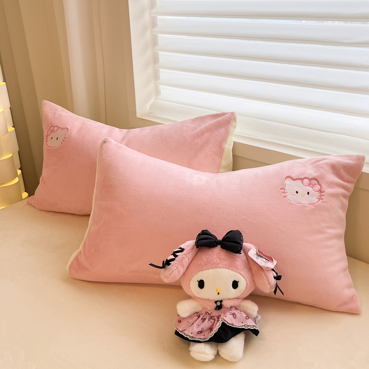 91家纺网 家纺一手货源 找家纺 如一 2025新款200克缸染高克重精绣牛奶绒四件套 绒-甜心猫-粉米