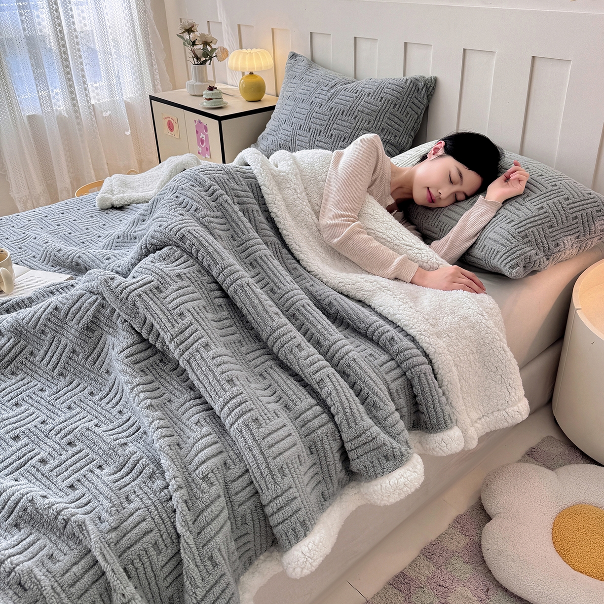 91家纺网 家纺一手货源 找家纺 牛魔王家居 2025新款华夫格提花双面绒毛毯羊羔绒毯子外贸跨境专供 绒毯系列-冷灰